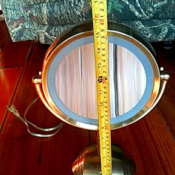 Conair make up mirror. - Picture 3 of 6